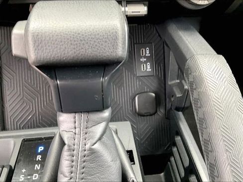 Used 2025 Toyota 4Runner SR5 AWD/4WD image 15