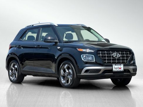 New 2025 Hyundai Venue SEL image 2