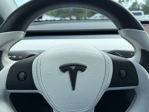Used 2023 Tesla Model Y Performance image 23
