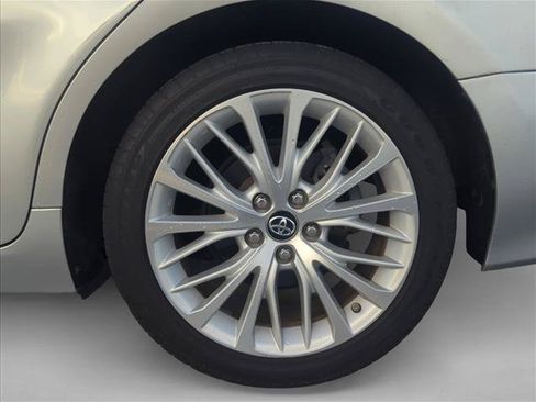 Used 2018 Toyota Camry XLE FWD image 6