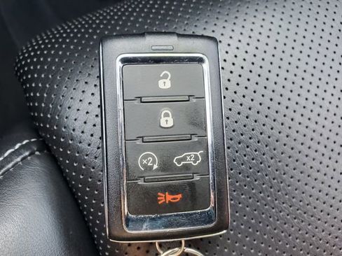 Used 2022 Jeep Grand Cherokee Overland w/ Advanced Protech Group III image 37