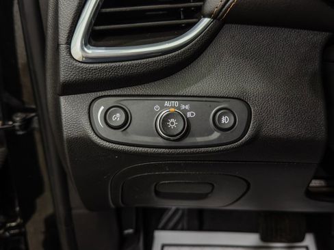 Used 2020 Chevrolet Trax Premier FWD image 26