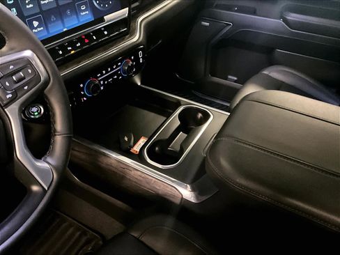 Used 2025 Chevrolet Silverado 2500 LTZ w/ LTZ Premium Package image 20