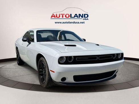 Used 2023 Dodge Challenger SXT RWD image 2