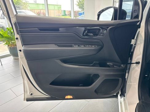 Used 2025 Honda Odyssey Elite image 39
