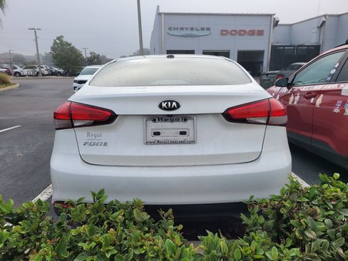 Used 2017 Kia Forte LX w/ LX Popular Package image 5