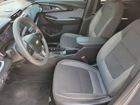 Used 2021 Chevrolet TrailBlazer LT FWD image 3