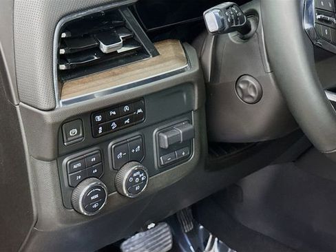 Used 2025 Chevrolet Tahoe High Country AWD/4WD image 12