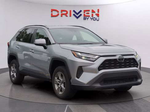 Used 2024 Toyota RAV4 XLE FWD image 7