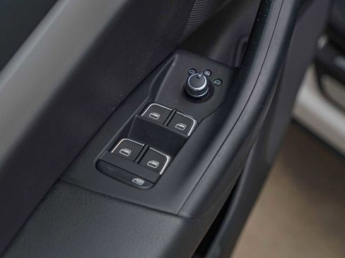 Used 2018 Audi Q3 2.0T Premium image 23