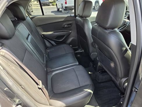 Used 2017 Chevrolet Trax LT w/ LT Convenience Package AWD/4WD image 16