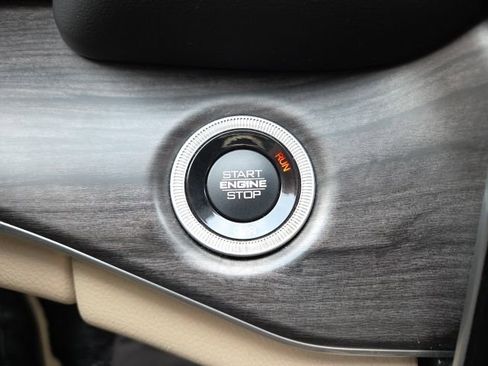 Used 2021 Jeep Grand Cherokee L Limited w/ Luxury Tech Group II image 14