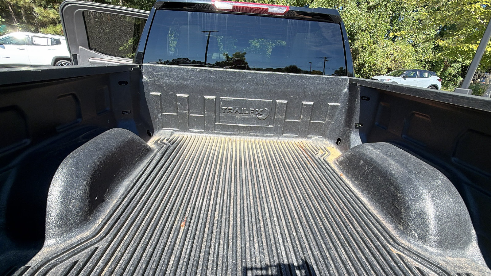 Used 2025 GMC Sierra 1500 SLT AWD/4WD image 13