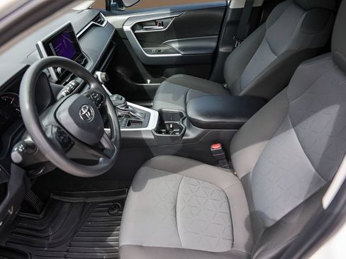 Used 2025 Toyota RAV4 XLE FWD image 9