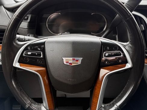 Used 2019 Cadillac Escalade ESV Luxury AWD/4WD image 18