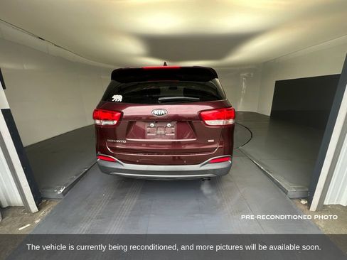 Used 2017 Kia Sorento FWD w/ LX Convenience Package image 4