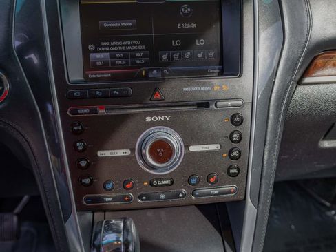 Used 2016 Ford Explorer Platinum image 30