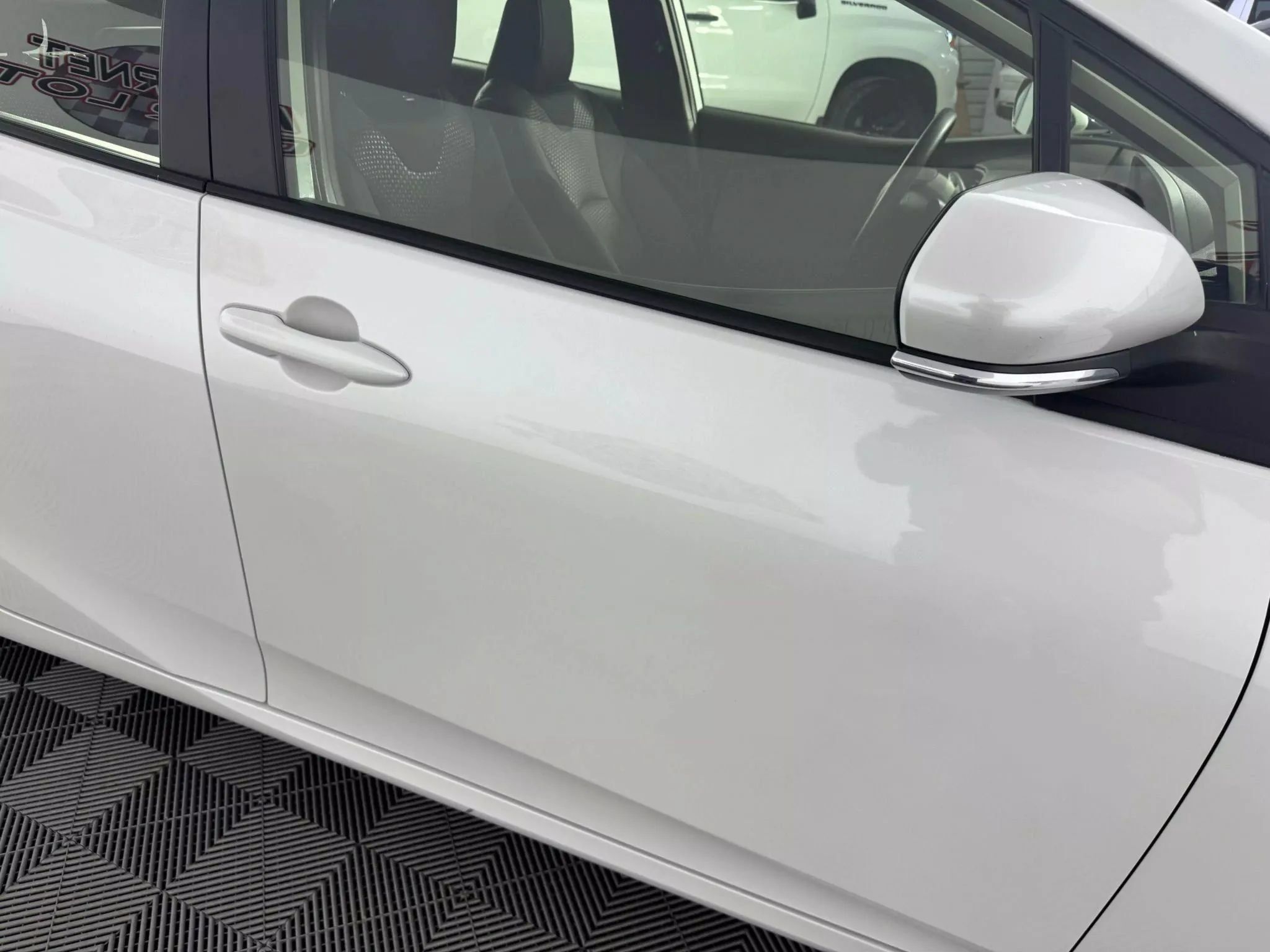 Used 2022 Toyota Prius LE FWD image 27