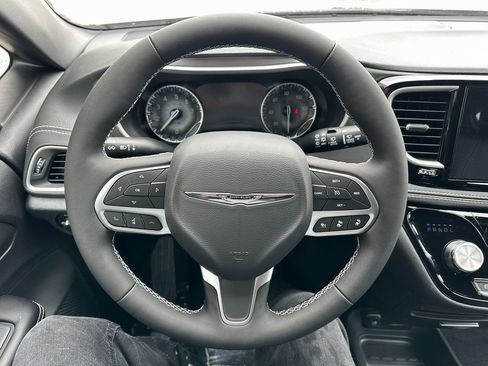 New 2026 Chrysler Pacifica Select image 2