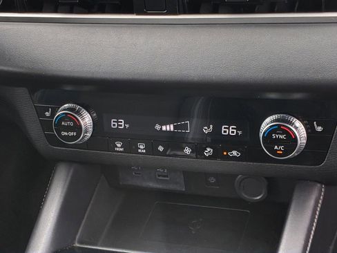 Used 2024 Mitsubishi Outlander SE image 4