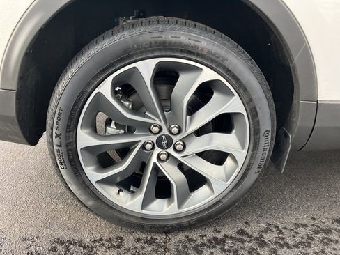 Used 2023 Lincoln Nautilus Reserve w/ Equipment Group 201A image 9