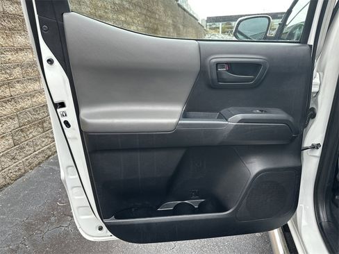 Used 2017 Toyota Tacoma SR image 21