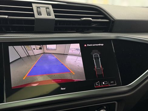 Used 2025 Audi Q3 2.0T Premium image 23