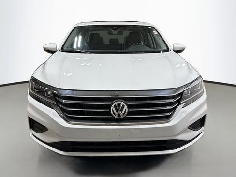 Used 2021 Volkswagen Passat 2.0T SE FWD image 3
