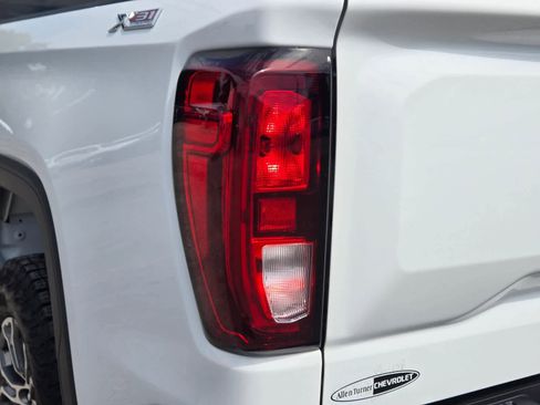 Used 2025 GMC Sierra 1500 Pro w/ X31 Off-Road Package AWD/4WD image 7