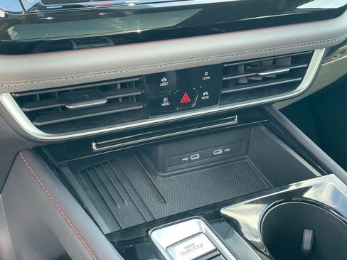 Certified 2025 Volkswagen Atlas Peak Edition SE image 22