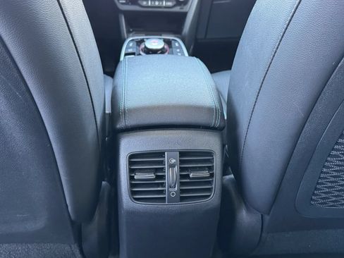 Used 2022 Kia Niro EX Premium w/ Cold Weather Package FWD image 29