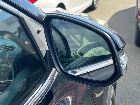 Used 2017 Toyota Highlander XLE w/ Carpet Mat Package image 16