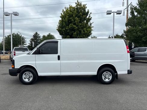 Used 2011 Chevrolet Express 2500 RWD image 2