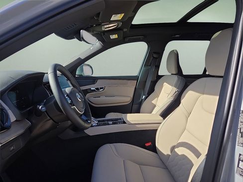 New 2026 Volvo XC90 B6 Plus w/ Protection Package Premier image 24