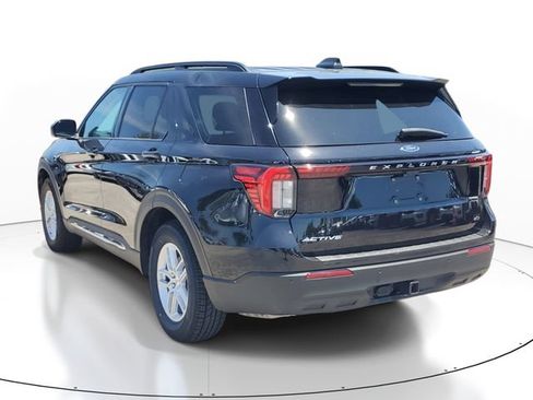 Used 2025 Ford Explorer Active RWD image 3