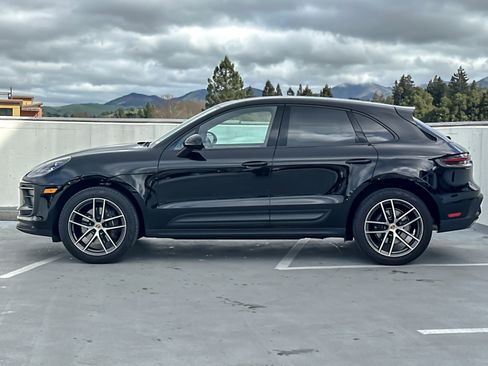 Certified 2025 Porsche Macan image 2