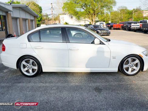 Used 2011 BMW 335i xDrive Sedan AWD/4WD image 8