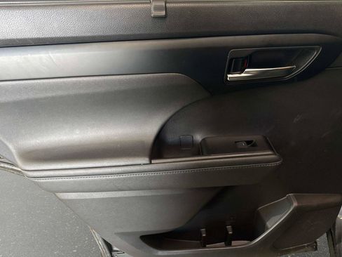 Used 2021 Toyota Highlander XSE image 11