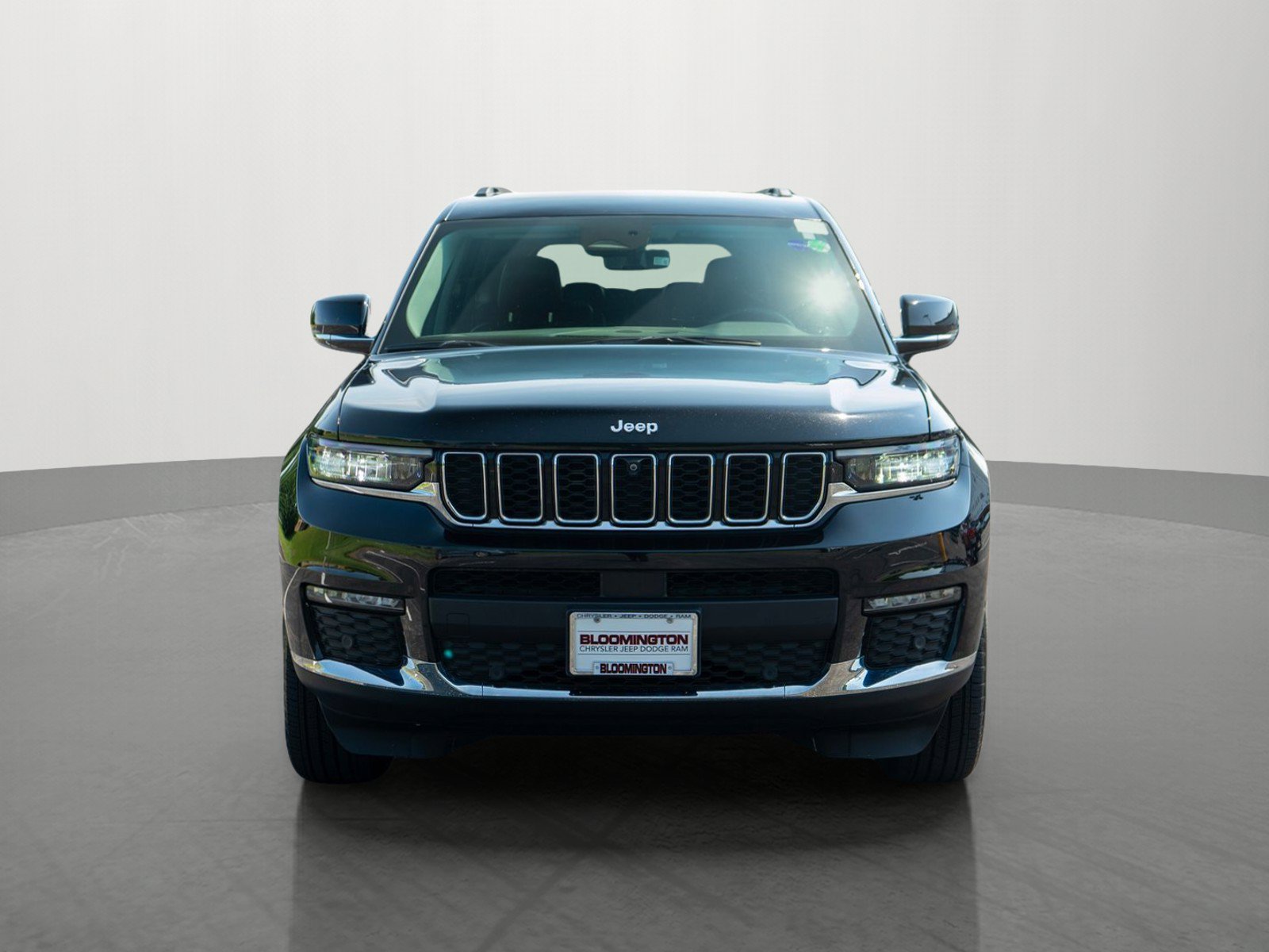 Used 2023 Jeep Grand Cherokee L Limited w/ Luxury Tech Group II AWD/4WD image 2