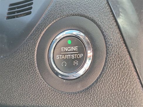 Used 2018 Ford Explorer XLT w/ Equipment Group 202A image 31