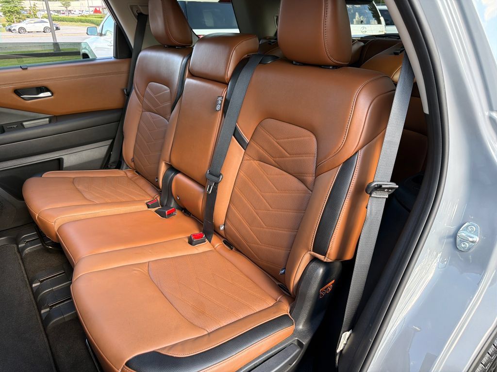 Used 2023 Nissan Pathfinder Platinum w/ Cargo Package AWD/4WD image 30