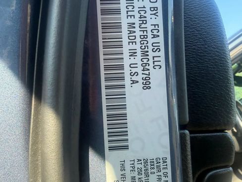 Used 2021 Jeep Grand Cherokee Limited AWD/4WD image 32
