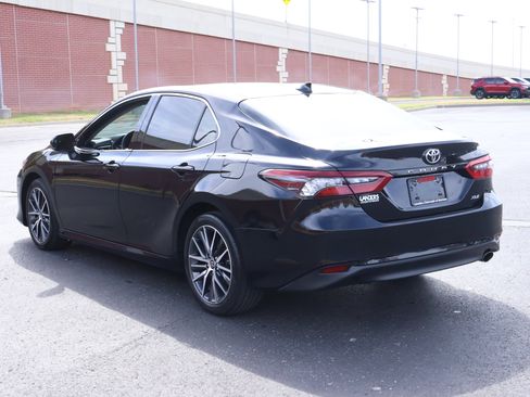Used 2023 Toyota Camry XLE w/ Cold Weather Package image 7