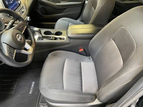 Used 2025 Nissan Altima 2.5 SV FWD image 18