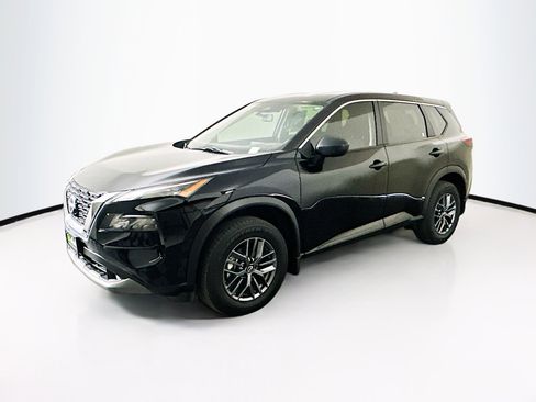 Used 2023 Nissan Rogue S image 3