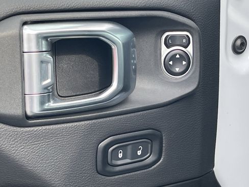 Used 2024 Jeep Wrangler High Altitude image 21