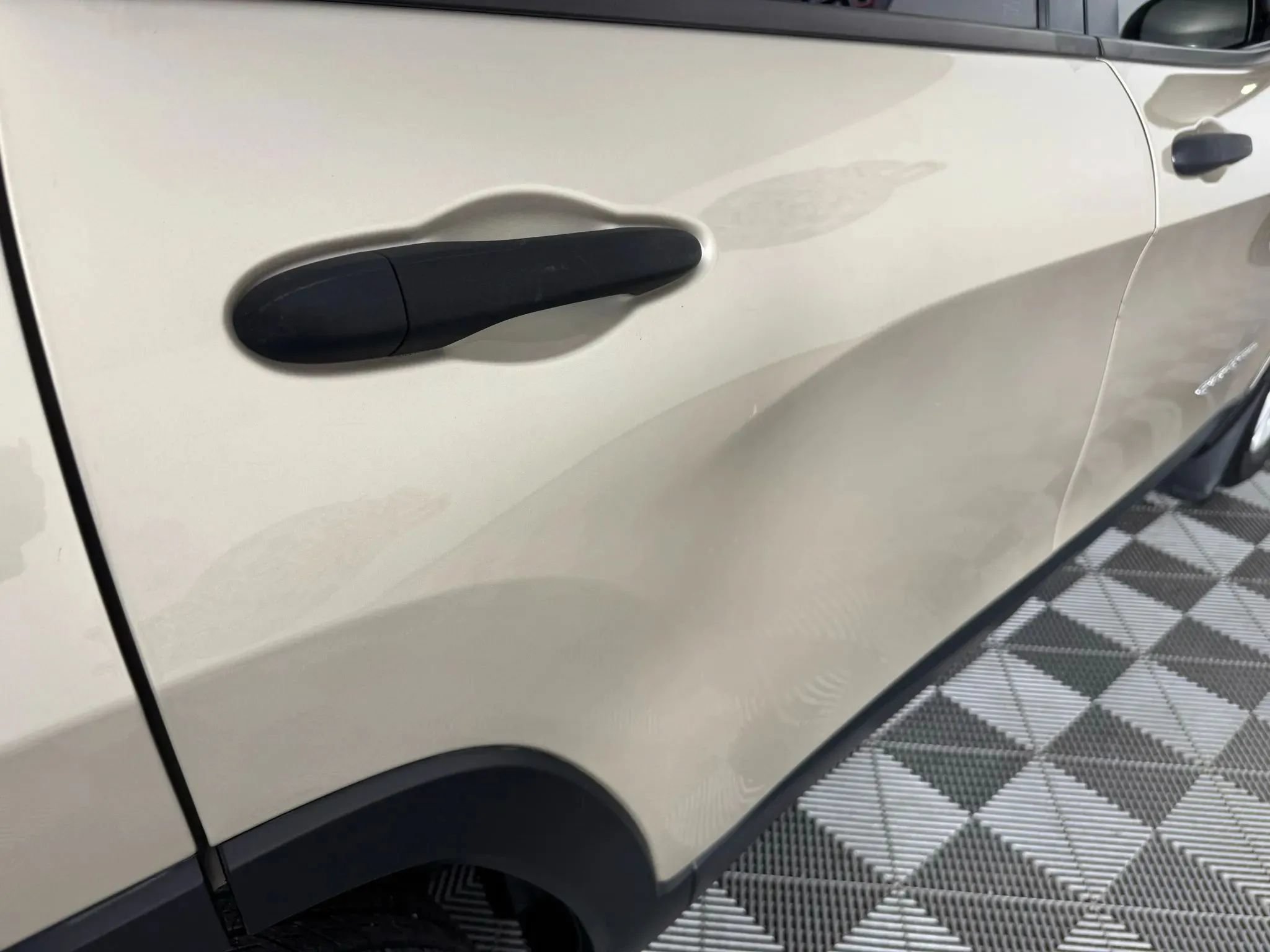 Used 2015 Jeep Cherokee Sport FWD image 26