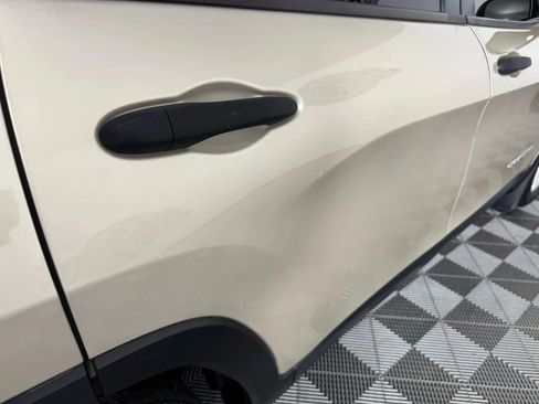 Used 2015 Jeep Cherokee Sport image 26