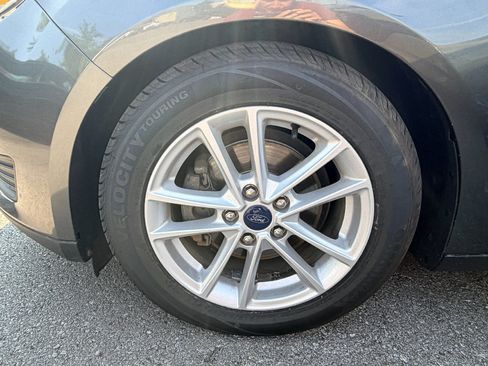 Used 2017 Ford Focus SE FWD image 9