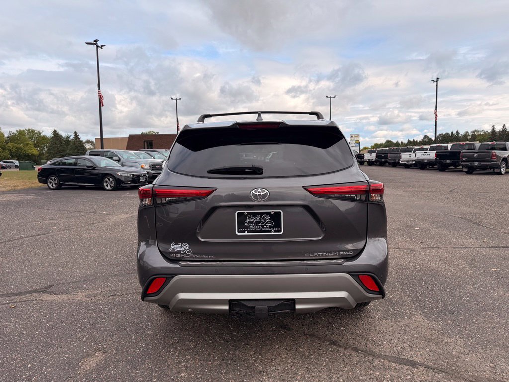 Used 2021 Toyota Highlander Platinum AWD/4WD image 6